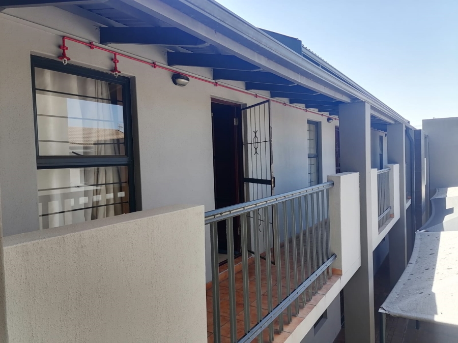 To Let 1 Bedroom Property for Rent in Lansdowne Western Cape
